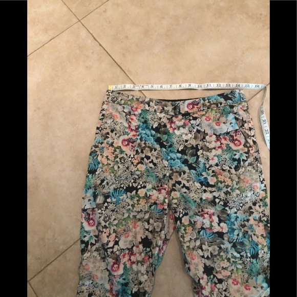 Top Shop  Floral Pants.  Size 6 - Picture 3 of 5